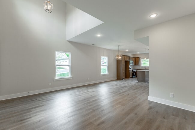 Building Photo - 4737 Heiskell Dr