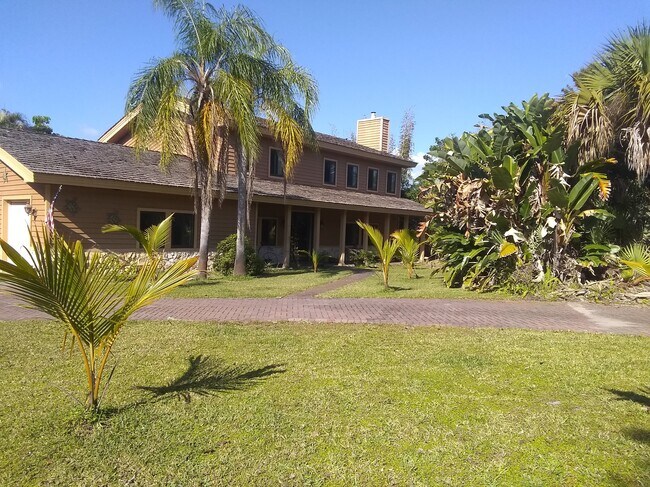 Foto del edificio - 880 N E Stokes Terrace