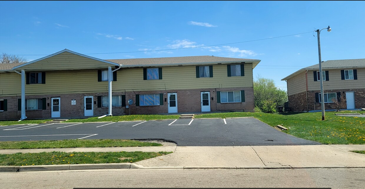 Foto principal - Newly Renovated 2 bedroom 1.5 bath townhou...