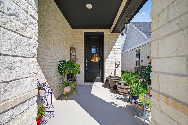 Foto del edificio - 8047 Prospect Dr