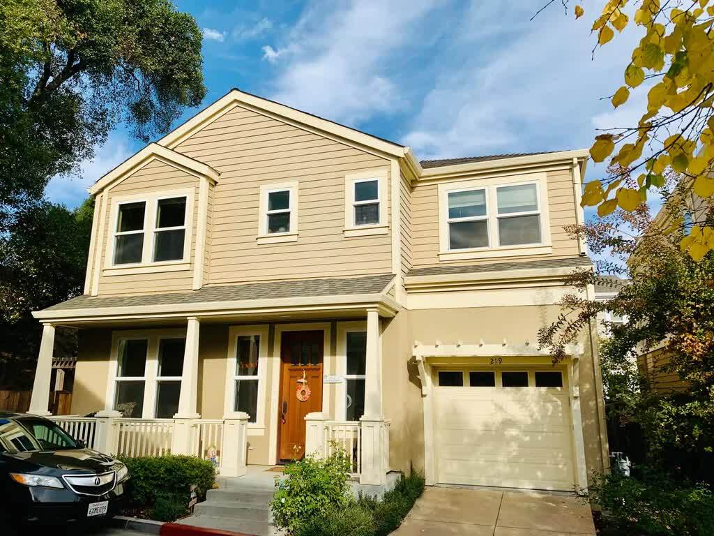 Foto principal - 219 Creekside Village Dr