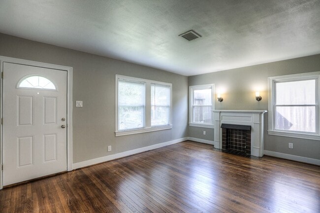 Building Photo - 926 Dorothy St