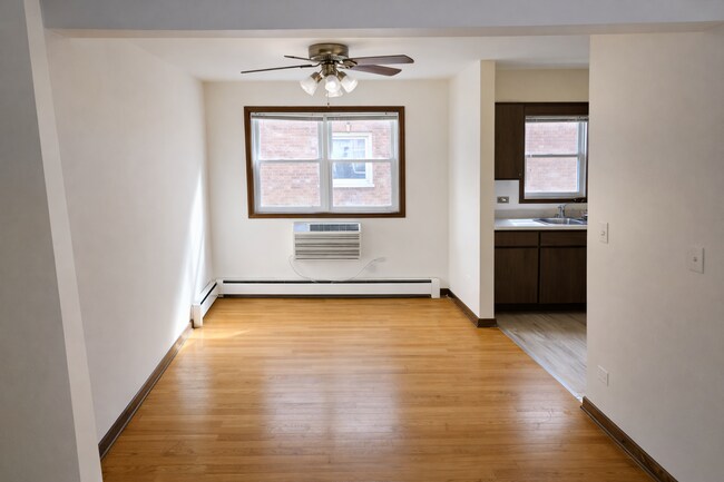 Foto del edificio - 4526 N Seeley Ave