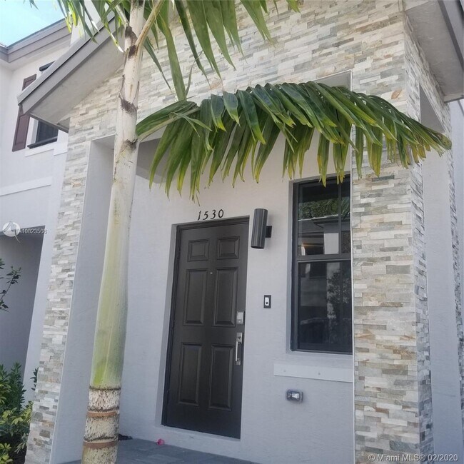 Building Photo - 1530 SW 29th St