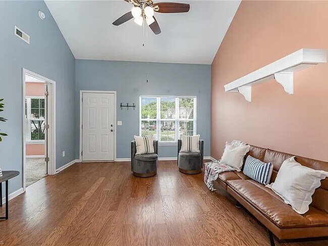 Building Photo - 660 Grasswren Way