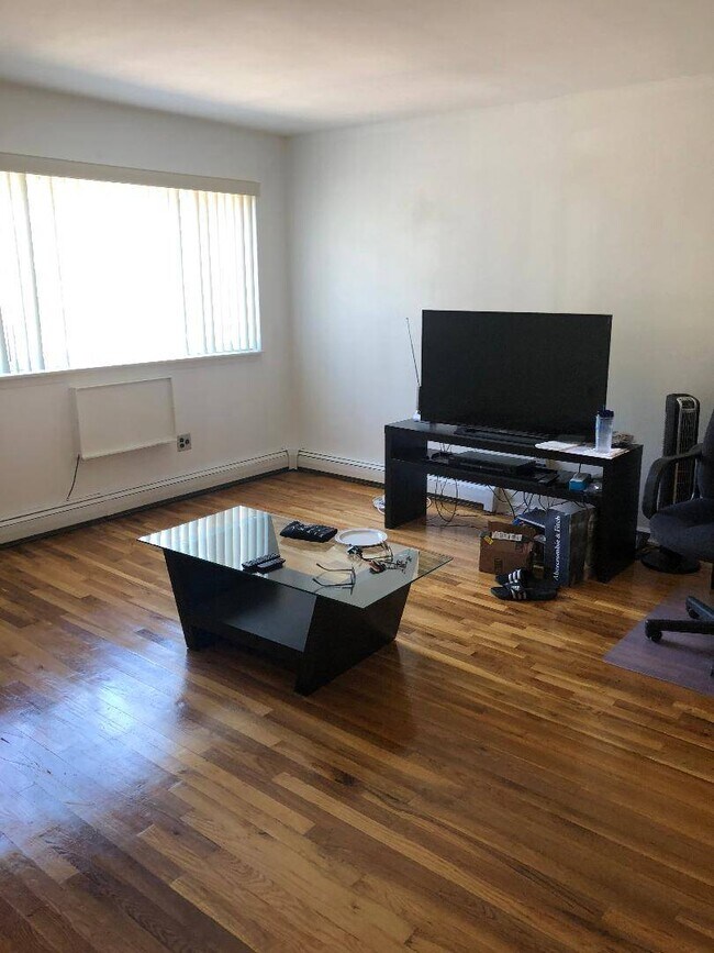 Building Photo - 69-46 Juniper Blvd S