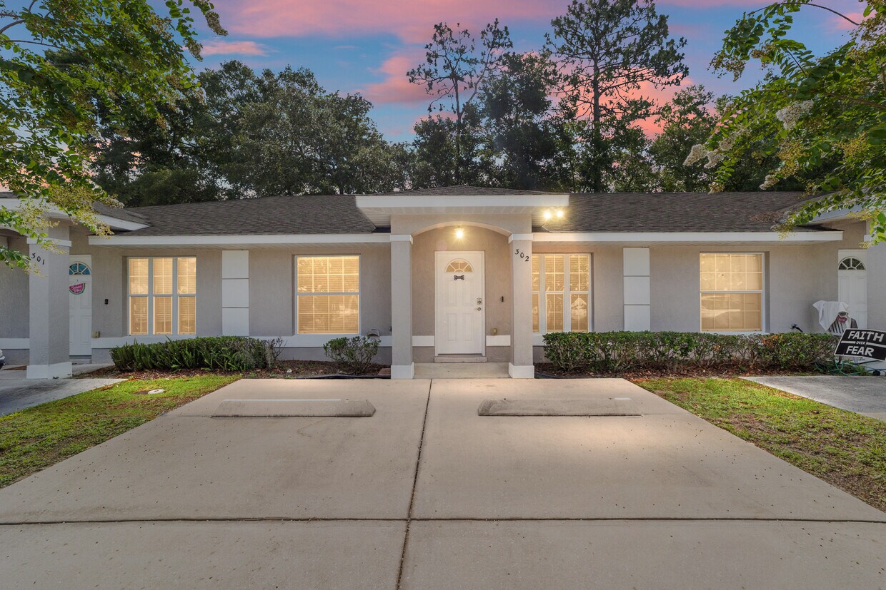 Primary Photo - 3630 NE 8th Pl