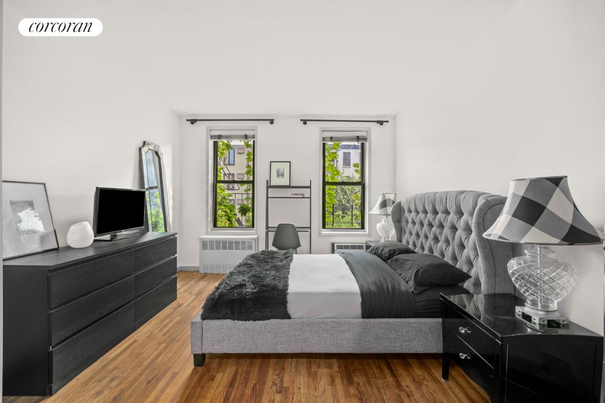 Primary Photo - 513 E 5th St