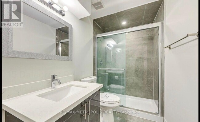 Photo du bâtiment - 15 Dalecrest Rd