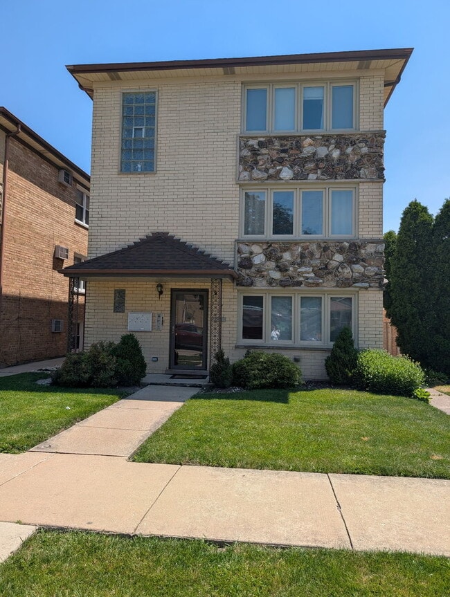 Building Photo - 2411 N 77th Ct