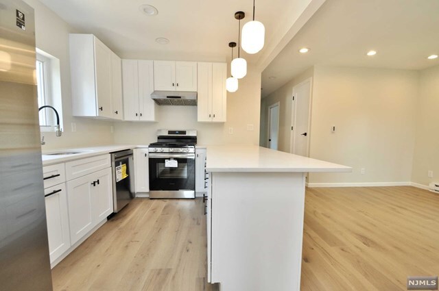 Building Photo - 150 Herbert Avenue, Unit 2