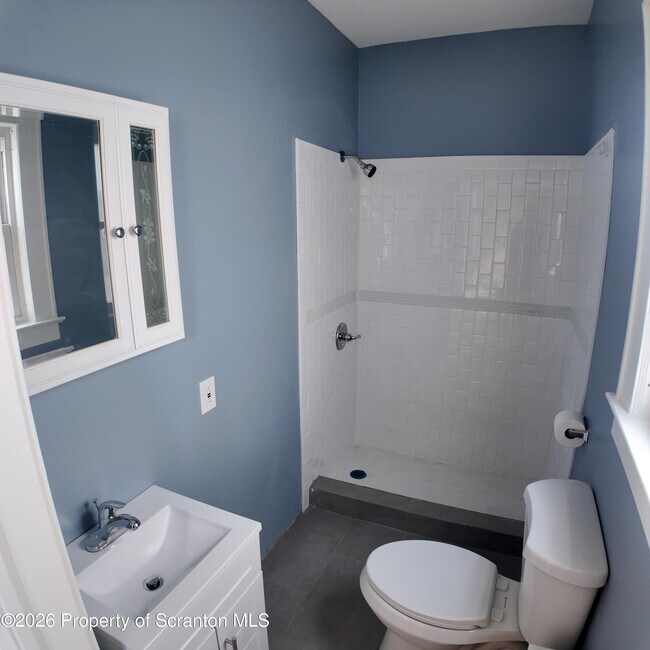 Building Photo - 128 Main St