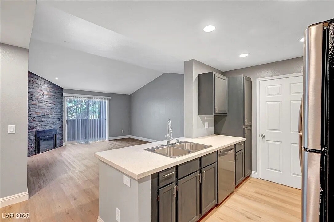 Primary Photo - 231 W Horizon Ridge Pky