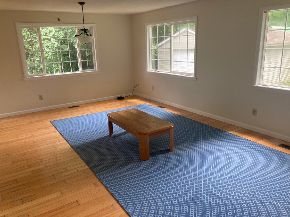 305 W Ash St, Bondville, IL 61815 House Rental in Bondville, IL