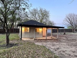 Building Photo - 10480 Parkview Cir
