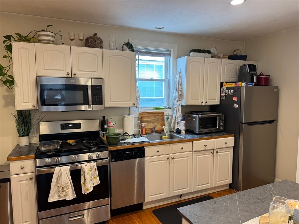Foto principal - 682 E 7th St