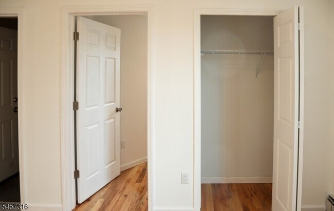 Foto del edificio - 373 6th Ave W