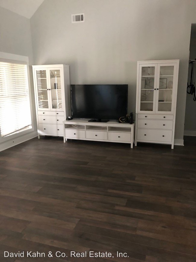 Building Photo - 4 br, 3 bath House - 536 Stone Park Blvd
