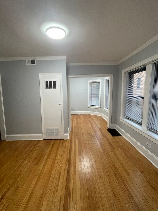 Building Photo - 7327 N Honore St