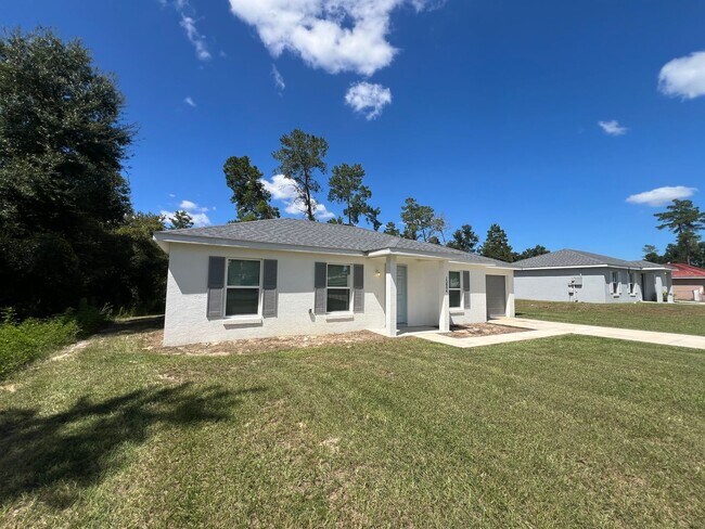 Building Photo - Available October 1st!!! Lovely 3 Bedroom,...