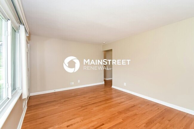 Building Photo - 3 Bedroom Pet-Friendly Home in Hillview, KY with Main Street Renewal