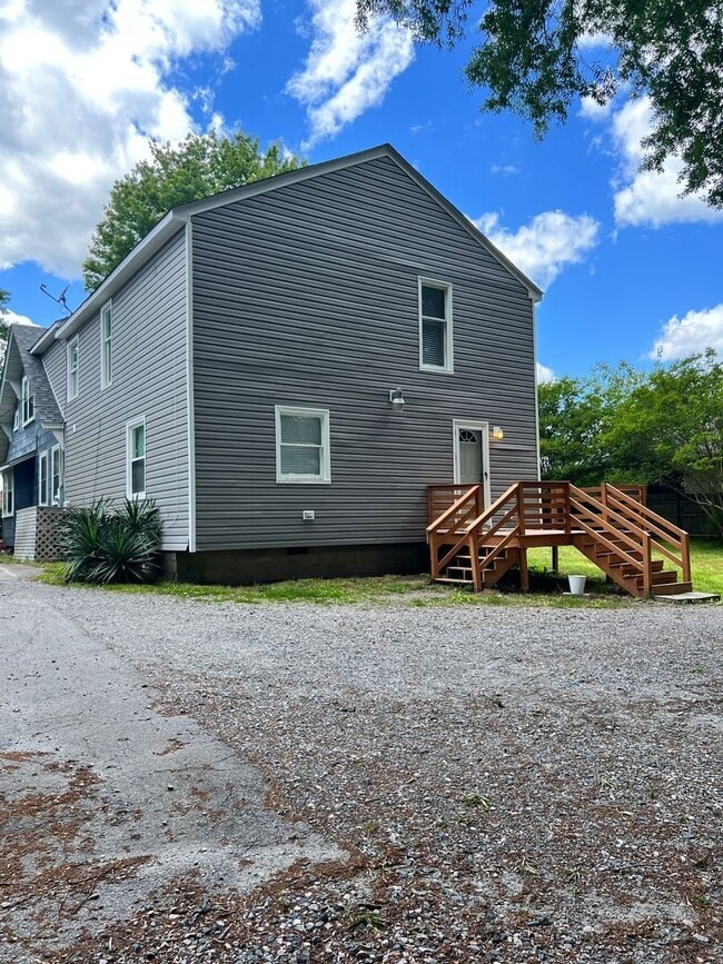Building Photo - 913 Hamilton Ave