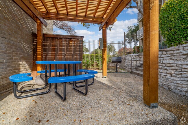 Patio con parrilla - The Winston Apartments