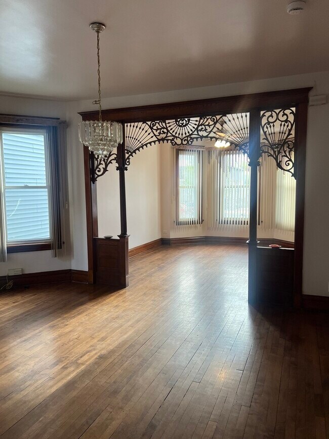 Foto del edificio - 1921 N Pulaski Rd