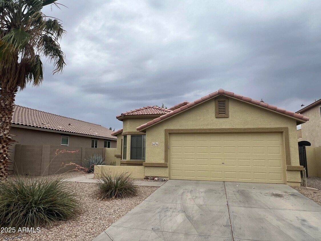 Foto principal - 24795 W Wayland Dr