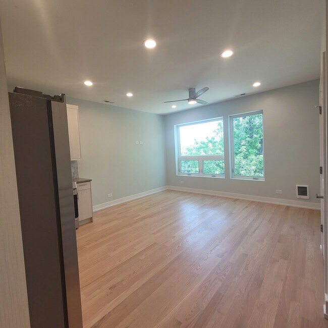 Foto del edificio - 6312 S Rhodes Ave