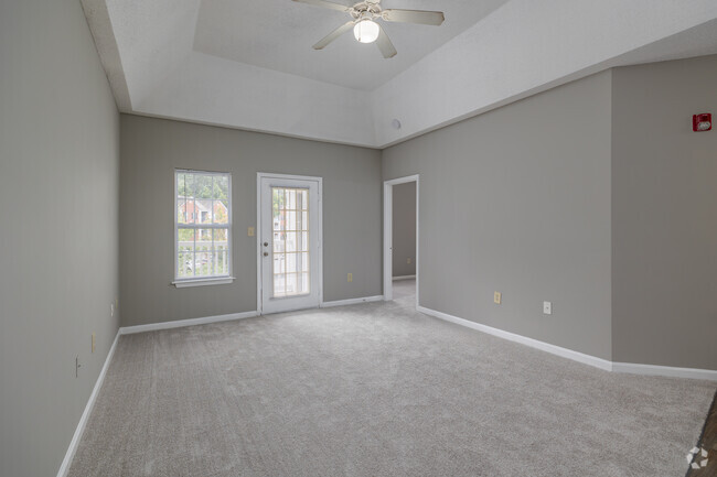 3BR, 2BA - 1,350SF - Living Room - Magnolia Lake