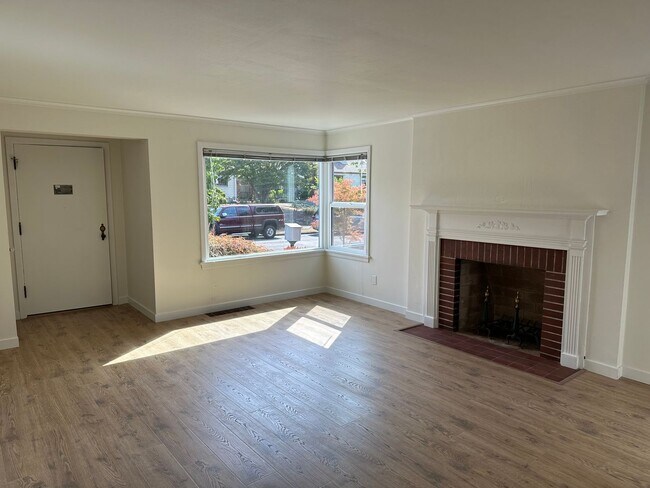 Foto del edificio - 4-bedroom, 2 bath Home in Ballard!