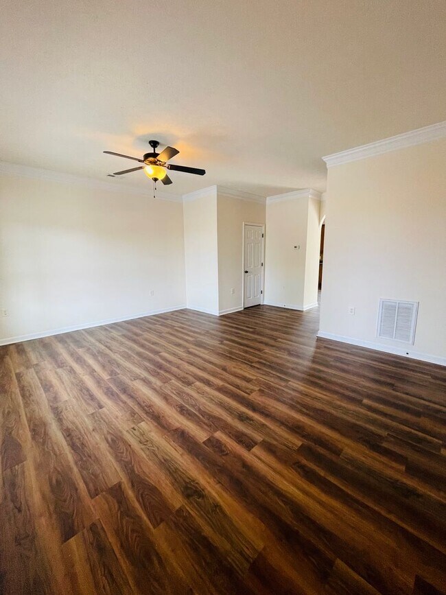 Building Photo - Townhouse Available in TA School District