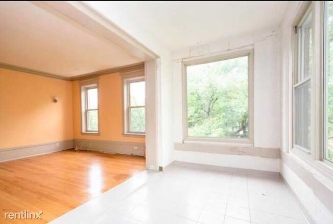 Foto del edificio - 1319 E 52nd St