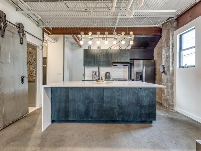 Foto del edificio - 915 NW 7th St