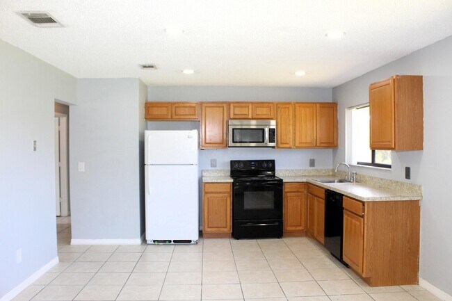 Building Photo - 2058 SE West Dunbrooke Cir