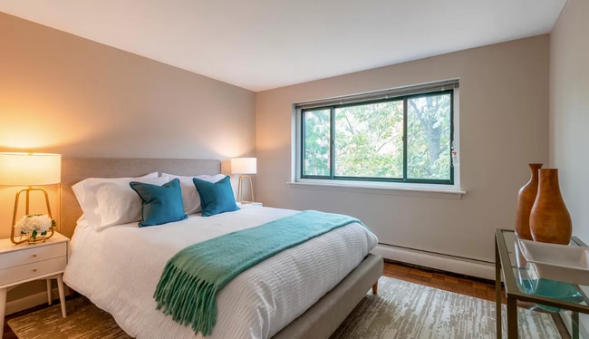 Building Photo - 371 Harvard St