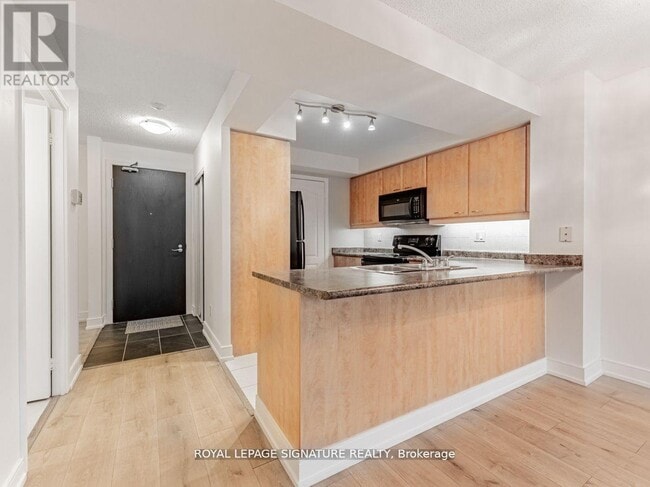 Building Photo - 205 The Donway W