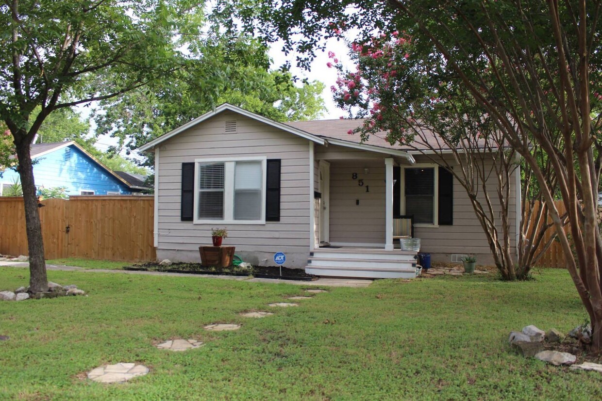 Foto principal - 3 br, 2 bath House - 851 San Angelo