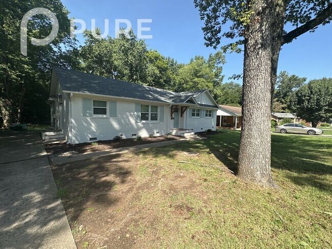 Building Photo - 2306 Briargrove Dr