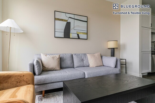 Foto del edificio - 100 N Addison Ave