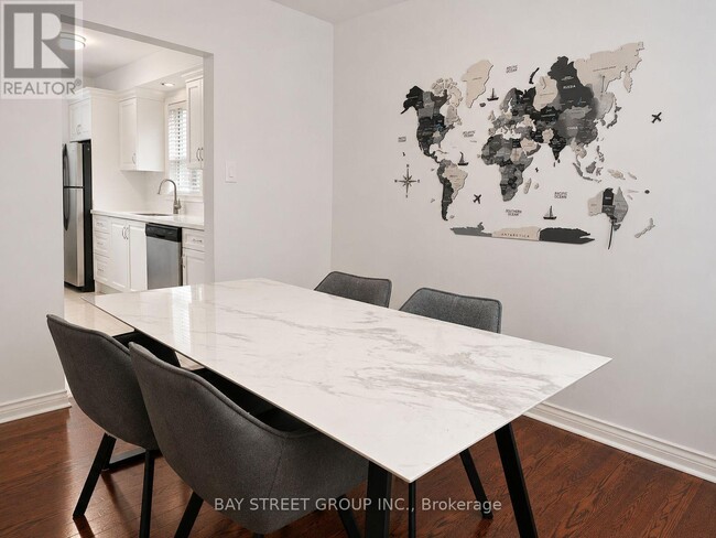 Building Photo - 9 Glenborough Park Crescent