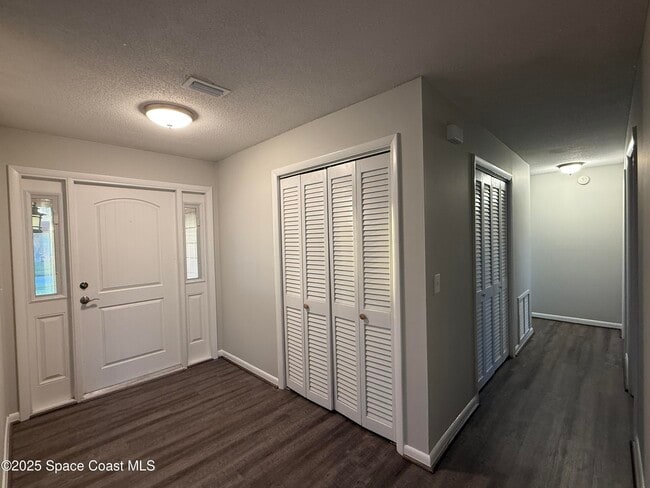 Building Photo - 1170 Molaki Dr