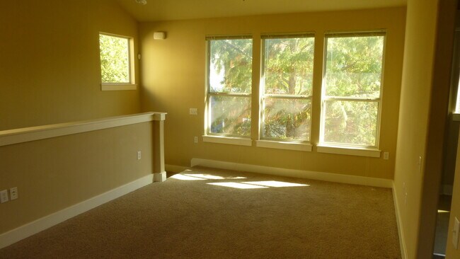 Building Photo - Great 1/1 unit in Chestnut Commons 78702