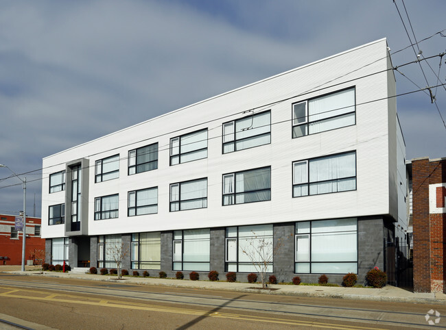 Building Photo - Madison 19
