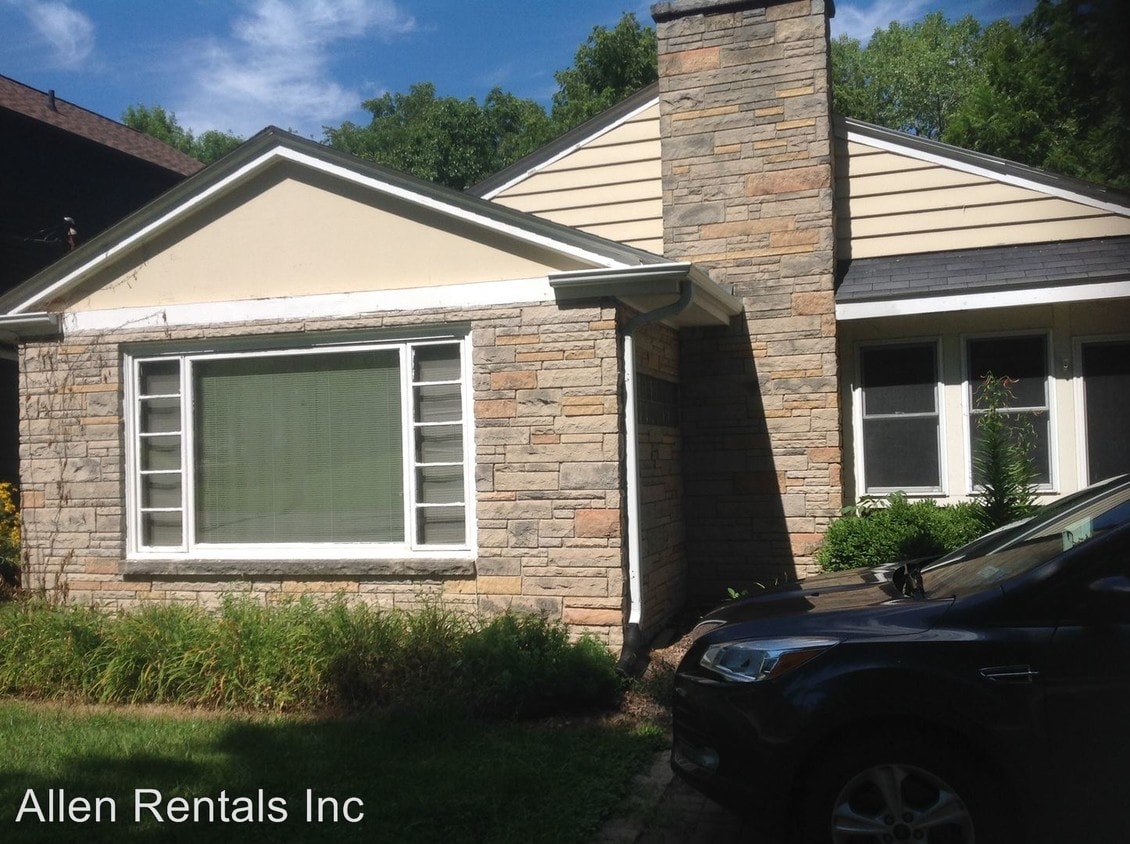 212 Golfview, Iowa City, IA 52240 Condo for Rent in Iowa City, IA