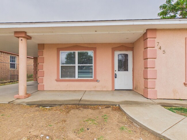 Building Photo - Nice 3 bedroom Duplex Rental
