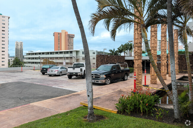 Building Photo - Five Regents