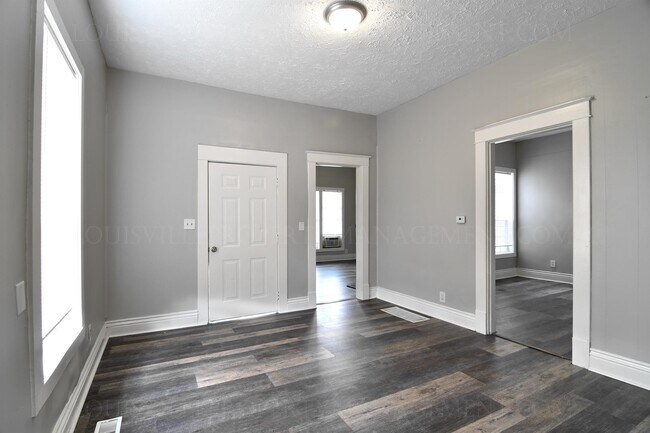 Building Photo - 1238 Oleanda Ave