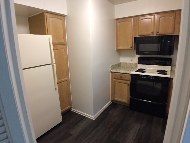 Building Photo - 626 Newbridge Ct